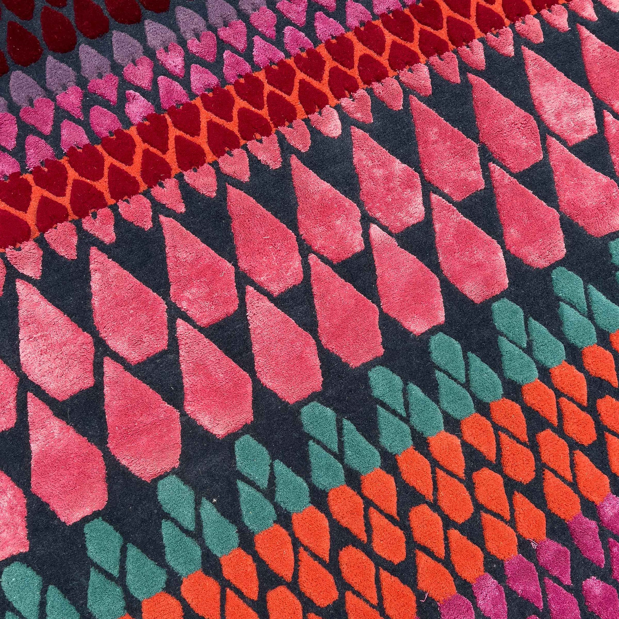 Geometric pattern, colourful rugs, designer rugs, luxury rugs, wool rugs, geometric rug, modern rug, red rug, pink rug, diamond shaped rug